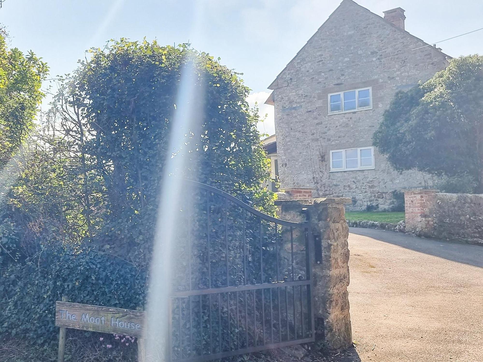 The Moat House Villa Cudworth Exterior photo